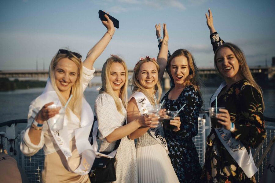Warsaw: Boat Party with Unlimited Drinks &VIP Club Entrance - Boarding at Barka Warszawska, Bulwar Karskiego, then straight into the night