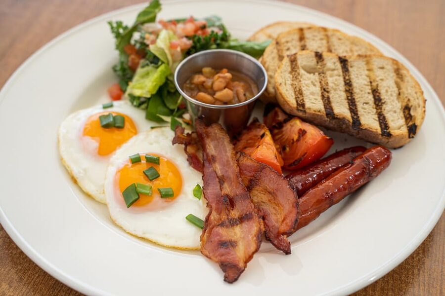 Warsaw: Breakfast at Hard Rock Cafe - Location By the Palace of Culture and Science, Plus Easy Access