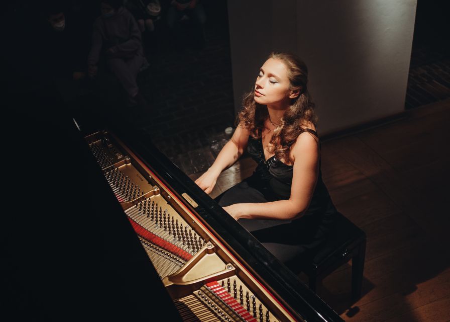Warsaw: Chopin Concert in the Old Town - Intermission in Warsaw Style: Honey Wine or Apple Juice