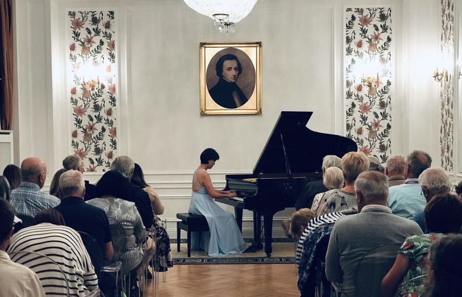 Warsaw: Chopin Concert Ticket With Glass of Champagne - Old Town timing: how to pair this with dinner plans