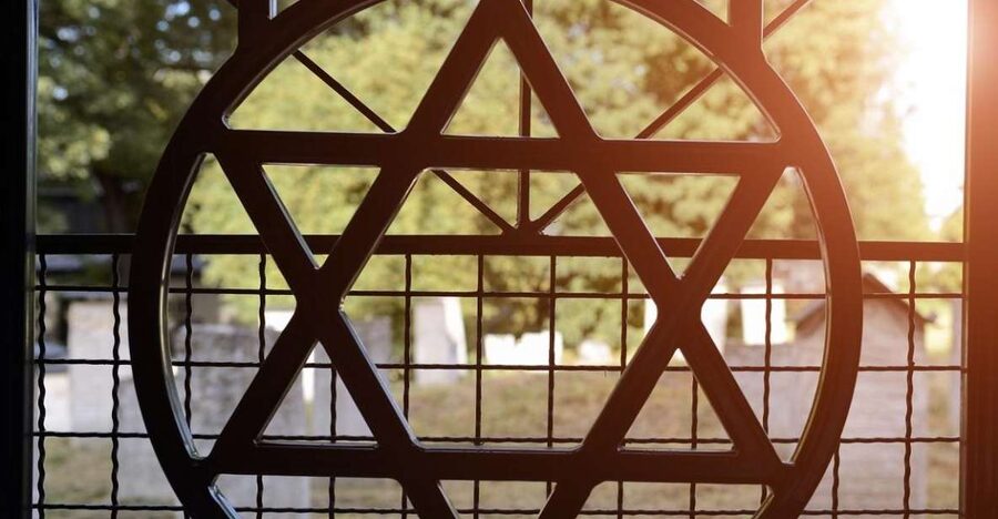 Warsaw Daily Jewish Ghetto Guided Tour with Jewish Cemetery - Walking the Warsaw Ghetto, Not Just Reading About It