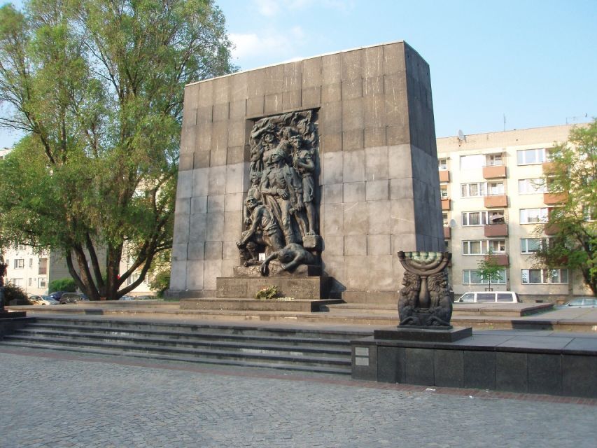 Warsaw Daily Jewish Ghetto Guided Tour with Jewish Cemetery - The Jewish Cemetery Stop, and the Saturday Church Swap
