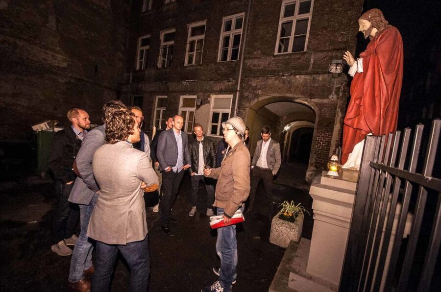 Warsaw: Evening History and Pubs Tour by Retro Minibus - Riding a Retro Żuk Minibus Through Warsaw’s 20th Century