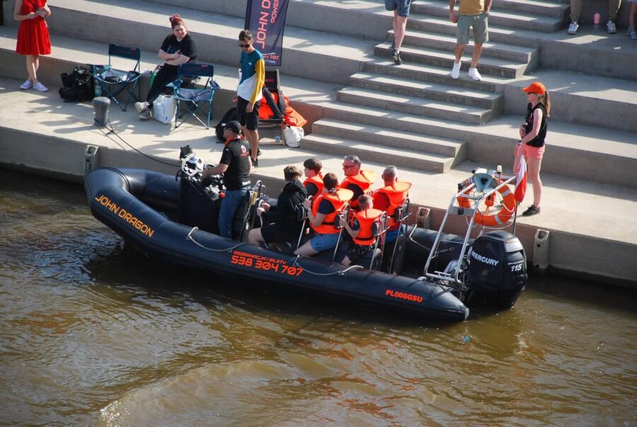 Warsaw: Explore the Vistula on Its Longest Speedboat Route - The speed section: sharp turns, splashes, and controlled chaos
