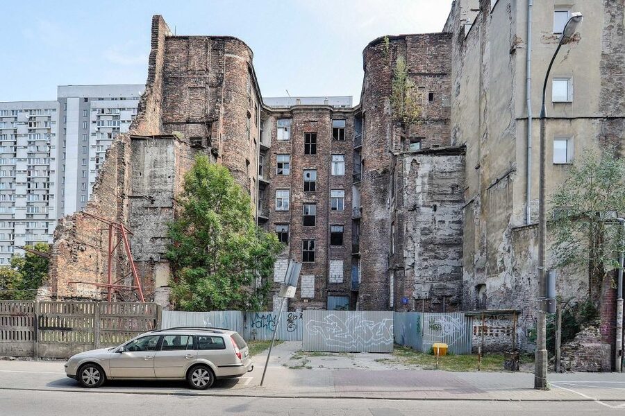 Warsaw: Ghetto, Jewish Cemetery & POLIN Museum Private Tour - Umschlagplatz Monument: the departure point and the weight of numbers