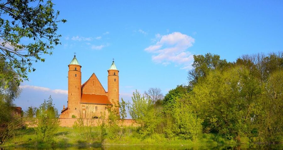Warsaw: Half-Day Private Chopin Tour to Zelazowa Wola - Zelazowa Wola, birthplace atmosphere, and why guides matter here