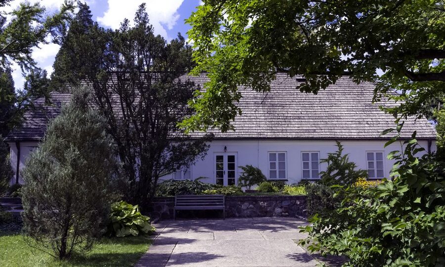Warsaw: Half-Day Private Chopin Tour to Zelazowa Wola - Łazienki Garden and the Chopin-to-city connection in Warsaw