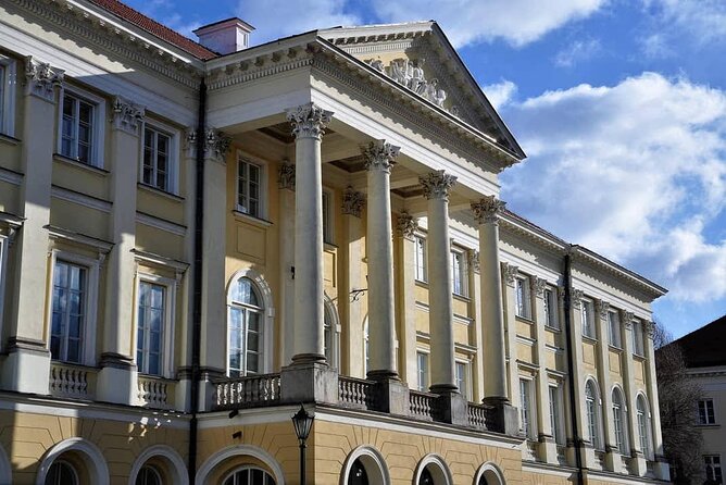 Warsaw Highlights by Bike with Breathtaking Sceneries - Tomb of the Unknown Soldier and Saxon Gardens: respect, pause, then roll