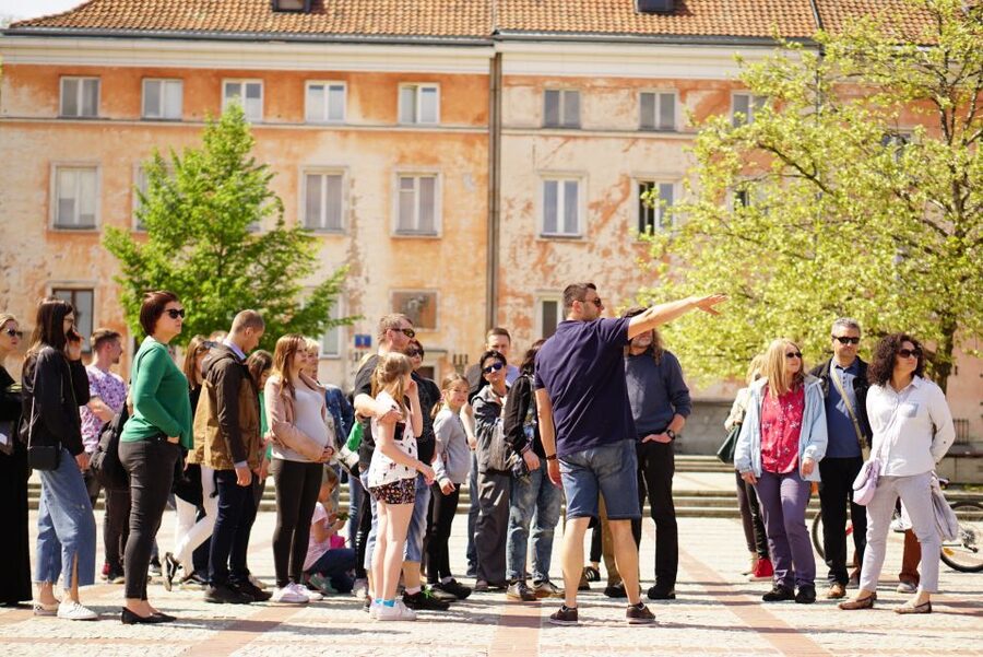 Warsaw: Highlights Guided Retro Bus Tour - Should You Book The Warsaw Highlights Guided Retro Bus Tour?