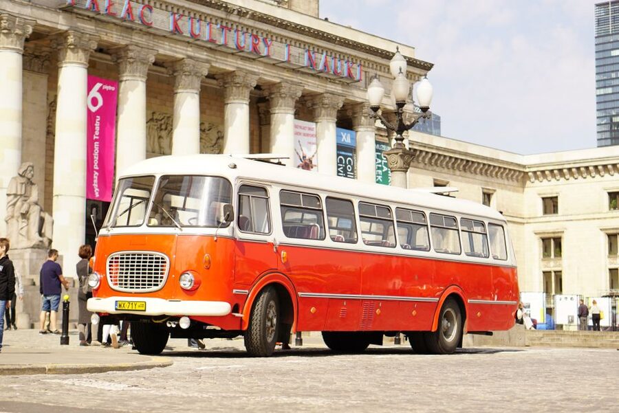 Warsaw: Highlights Guided Retro Bus Tour - Drinking Chocolate At Wedel: The Best Kind Of Finish