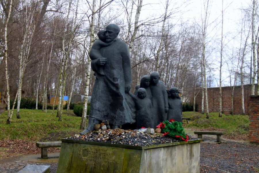 Warsaw Jewish Heritage Private Tour in Retro Fiat - Practical tips: shoes, cold weather, and Saturday closures