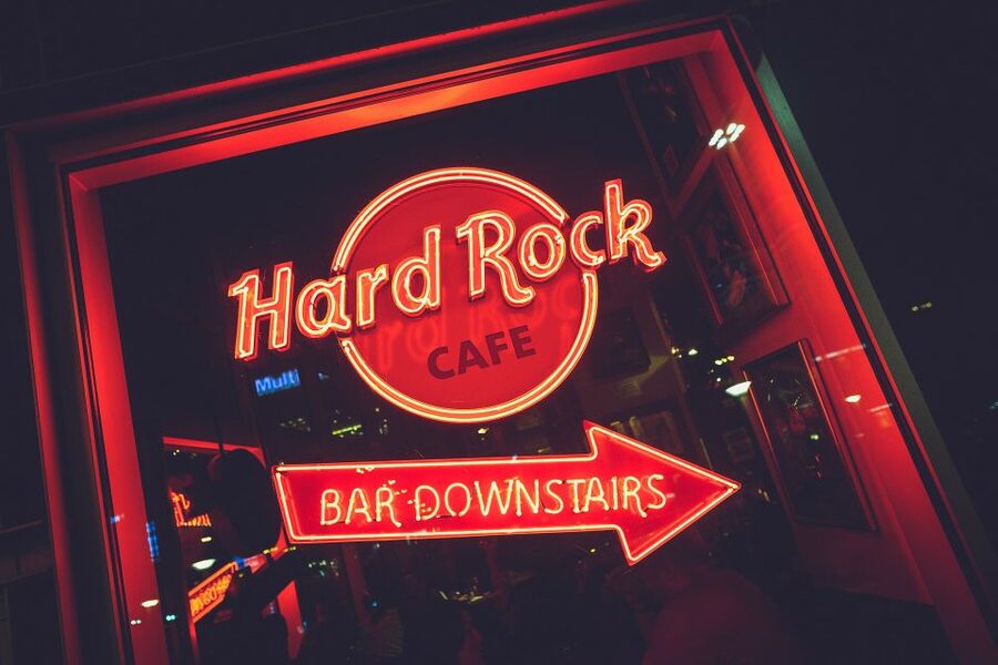 Warsaw: Lunch or dinner at Hard Rock Cafe with Skip-the-Line - Hard Rock Cafe Warsaw: an easy win near the Palace of Culture
