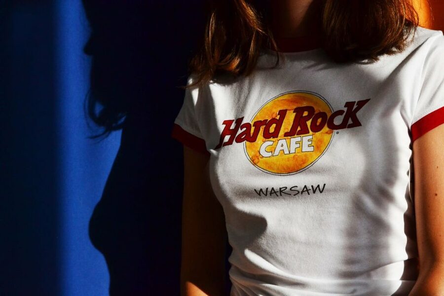 Warsaw: Lunch or dinner at Hard Rock Cafe with Skip-the-Line - Dessert and timing: how the 90 minutes tends to play out