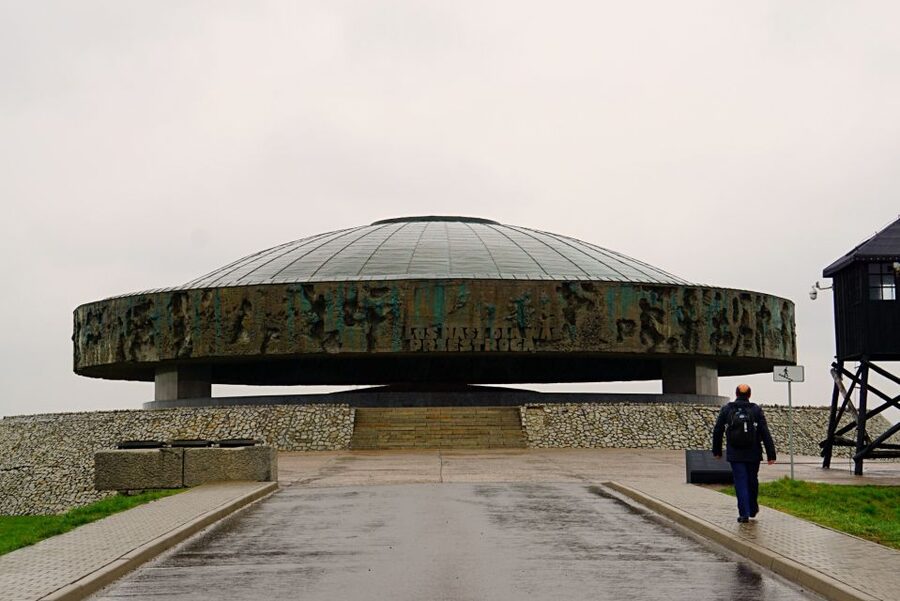 Warsaw: Majdanek Concentration Camp & Lublin Guided Day Tour - Lunch in a Polish Milk Bar: A Practical Reset in Lublin