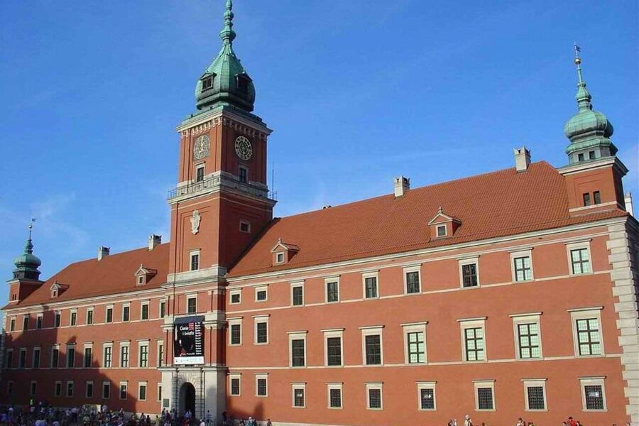 Warsaw: Old and New Town Private Walking Tour - Price and value: getting more than a photo walk for $16