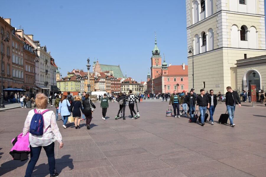 Warsaw: Old Town Guided Walking Tour - How the Best Guides Keep It Human: Humor, Shade, and Real Questions