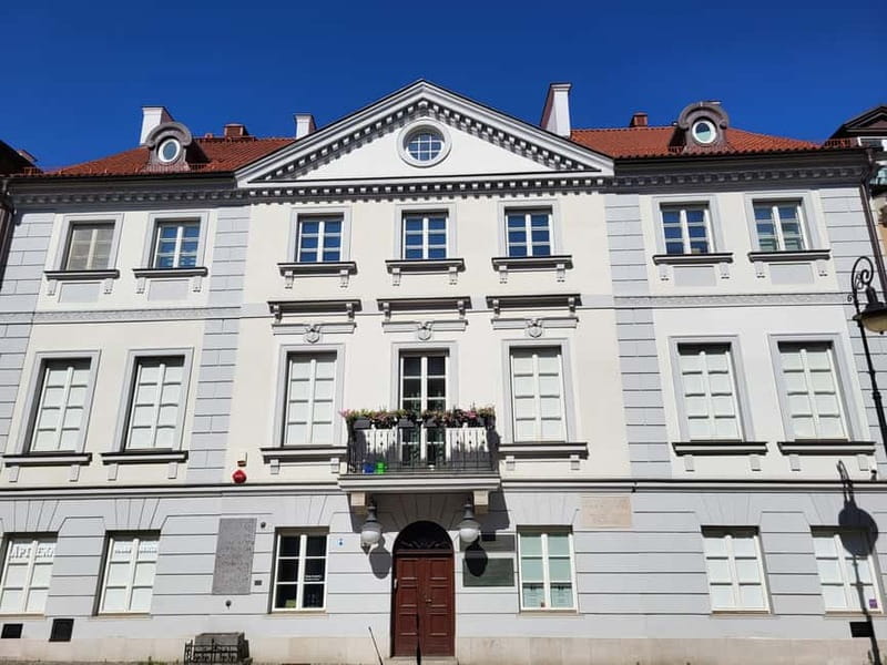 Warsaw Old Town UNESCO HERITAGE walking tour in English - Maria Skłodowska-Curie Museum stop: a science link in the Old Town loop