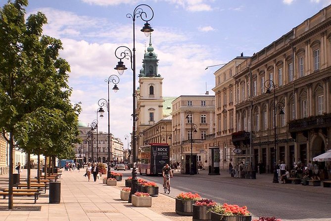 Warsaw Old Town with Royal Castle + Wilanów Palace: PRIVATE TOUR /inc. Pick-up/ - Audio-Guides vs Licensed Guides: Where You Save Money and Where You Gain Depth