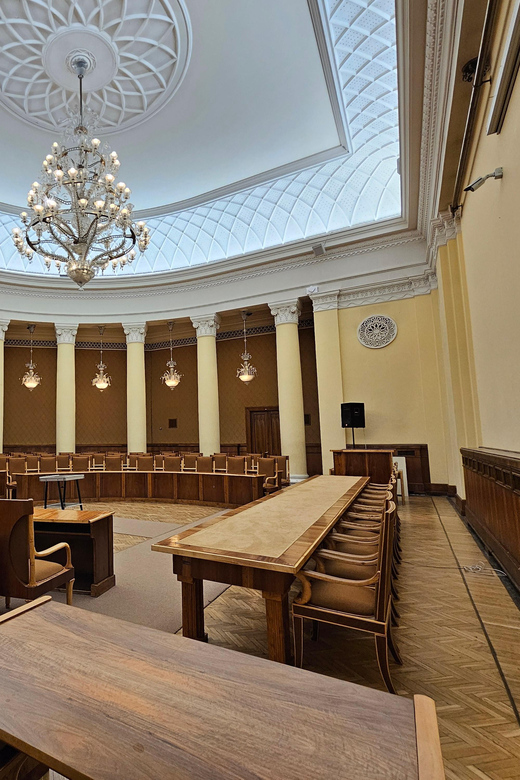 Warsaw: Palace of Culture and Science Guided Tour - Finding plac Defilad 1 and the meeting point inside the palace