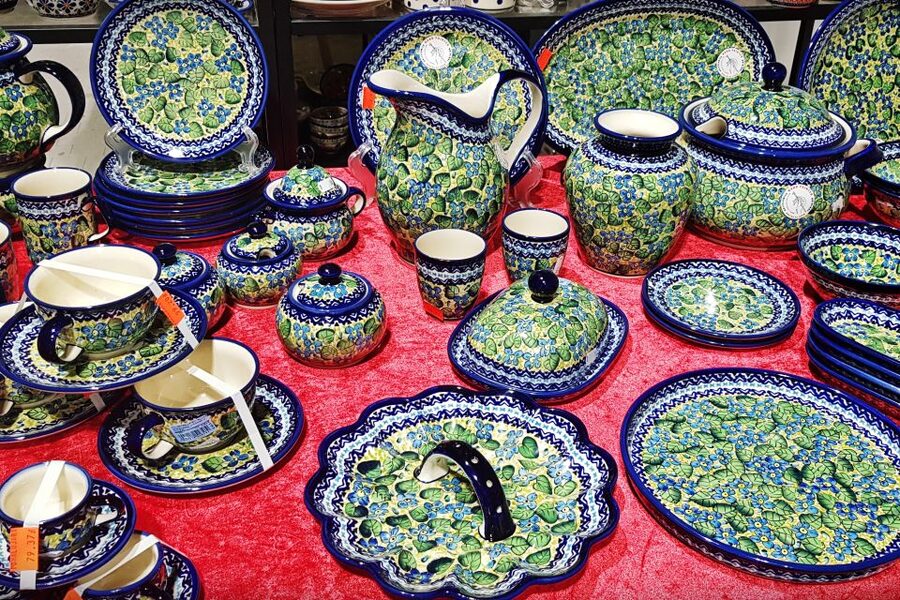 Warsaw: Pottery Decorating Ceramic Workshop - First step in Warsaw, meet the pottery at the gallery