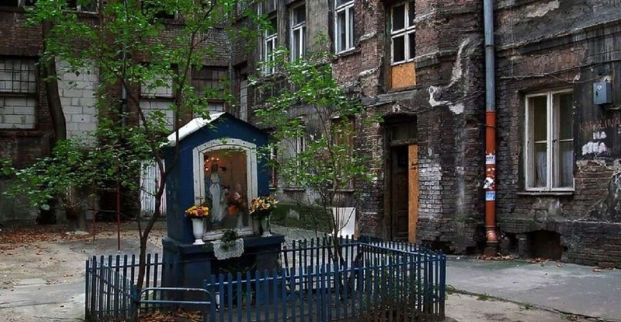 Warsaw: Praga District Tour with Vodka Museum and Tasting - Communist Blocks, Soho-Style Industrial Zones, and a City in Transition
