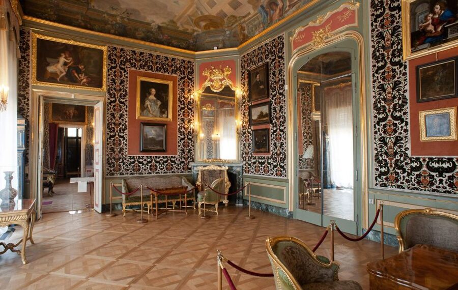 Warsaw Private Wilanow Palace & Garden Tour - French style gardens and park grounds, without the guesswork