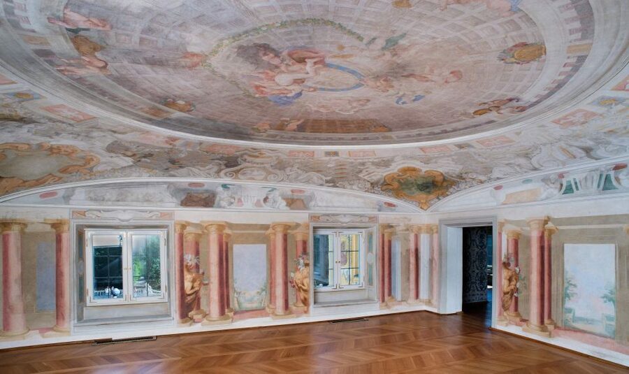 Warsaw Private Wilanow Palace & Garden Tour - The guide experience, from language options to teaching style