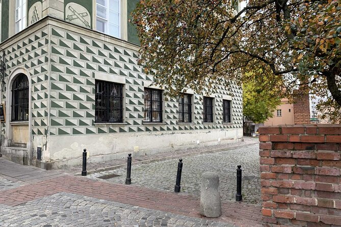 Warsaw's Old Town A Self-Guided Audio Tour - Rynek Starego Miasta and the Jesuits: Places of Worship and Power