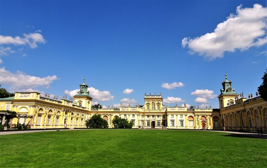 Warsaw: Skip-the-Line Wilanow Palace & Gardens Private Tour - Entering the palace: White Hall and the rooms you’ll remember