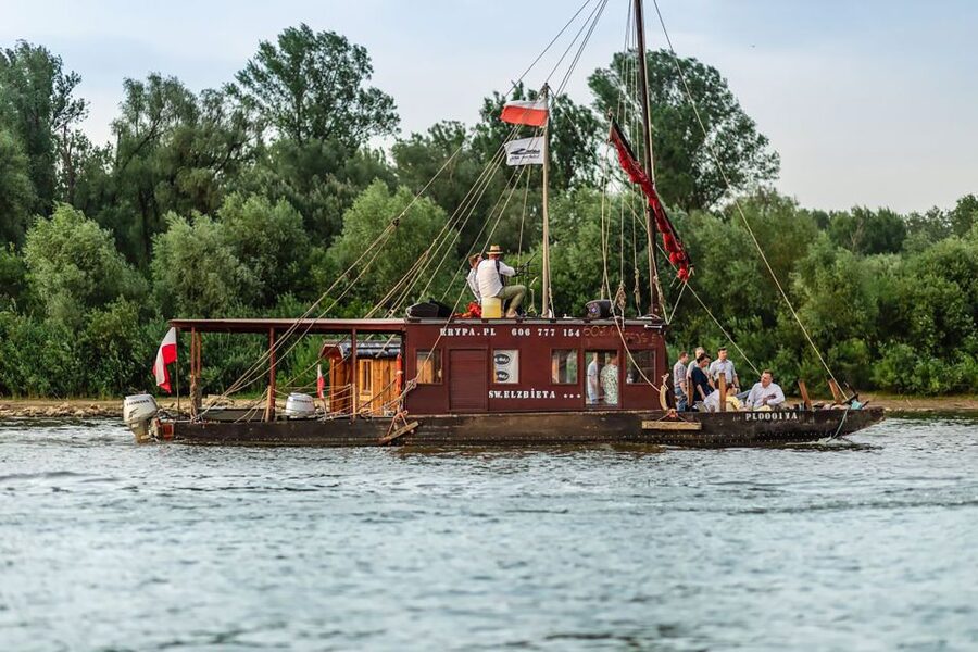 Warsaw: Traditional Galar Cruise on The Vistula River - Who should book this galar cruise on the Vistula?