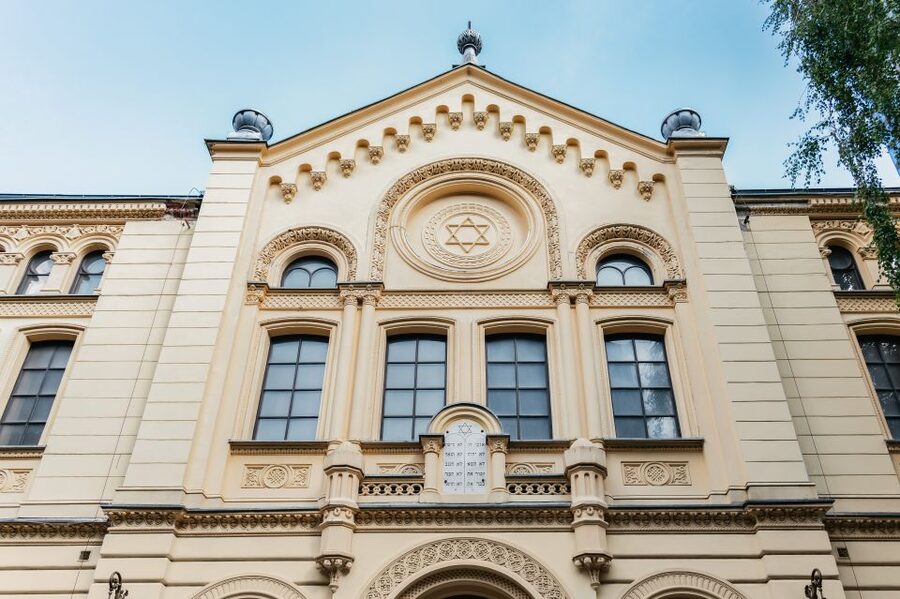 Warsaw: Warsaw Ghetto Private Walking Tour with Hotel Pickup - Warsaw Before the Ghetto: A City Where Jews Were 30 Percent