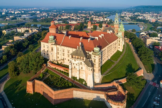 Wawel Castle and Cathedral with St Mary Basilica tour - Key Highlights You’ll Actually Feel