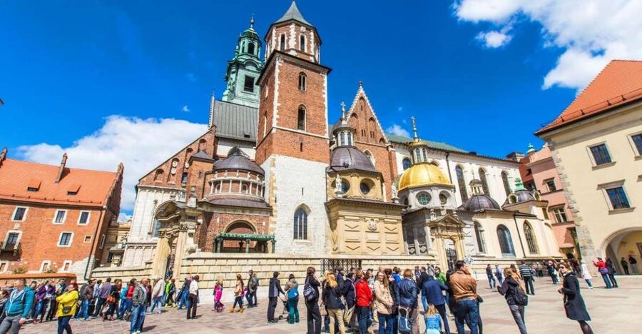 Wawel Castle, Cathedral, Old Town and St. Mary's Basilica - Guides, Group Size, and Pacing: What Makes This Tour Feel Worth It