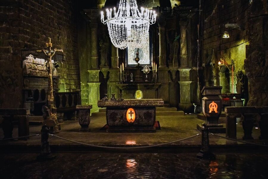 Wieliczka: Salt Mine Entrance and Guided Tour Ticket - Meeting at Jana Pawła II 1 and getting into the mine