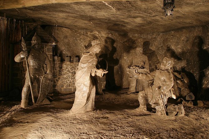 Wieliczka Salt Mine Guided Tour from Krakow with pick-up from Selected Hotels - The descent and the 14 to 16°C reality