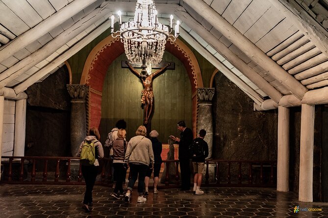 Wieliczka Salt Mine Guided Tour + Ticket & Transfer from Krakow - Entering Wieliczka: the UNESCO route and why it works