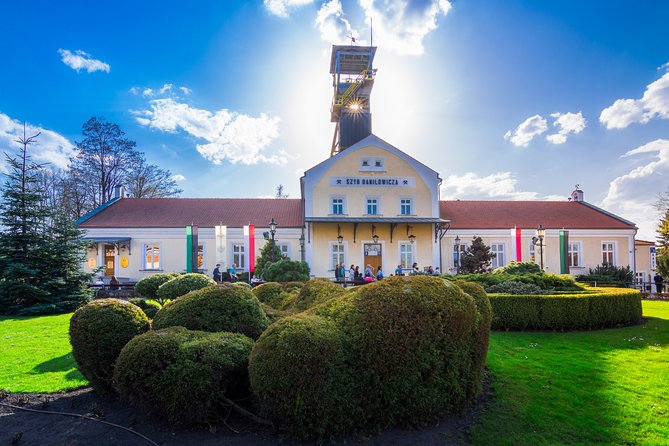 Wieliczka Salt Mine Skip the Line Ticket - The underground route: walking 3 km on the way down