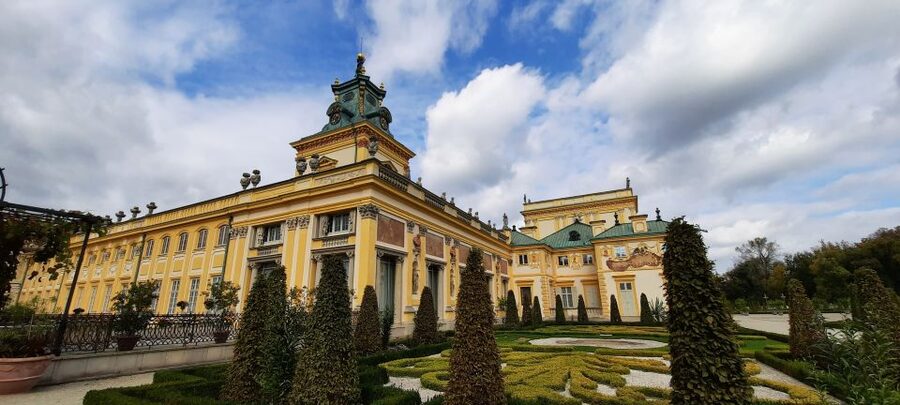 Wilanów Palace: 2-Hour Guided Tour with Entrance Tickets - Sobieski and the political backdrop: history told through rooms and objects