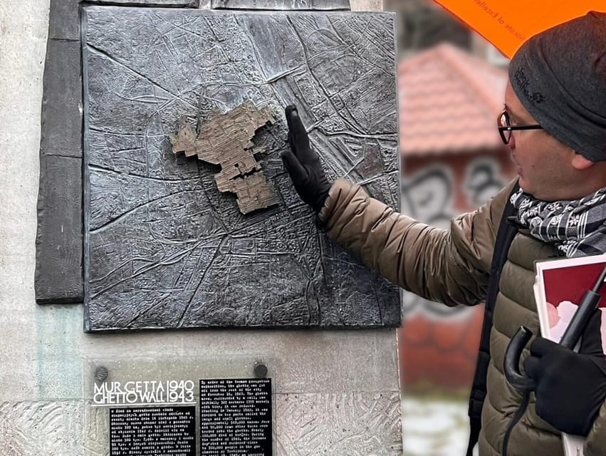 World War 2 in Warsaw walking tour in English - The pacing reality check: 150 minutes with serious, steady walking
