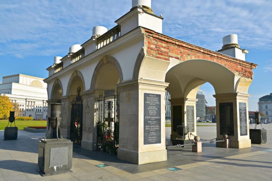 World War 2 in Warsaw walking tour in English - English guidance that does more than recite dates