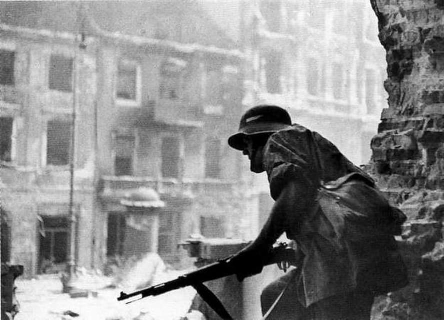 World War 2 in Warsaw walking tour in English - Cold weather tips that will keep you in the tour, not just watching from afar