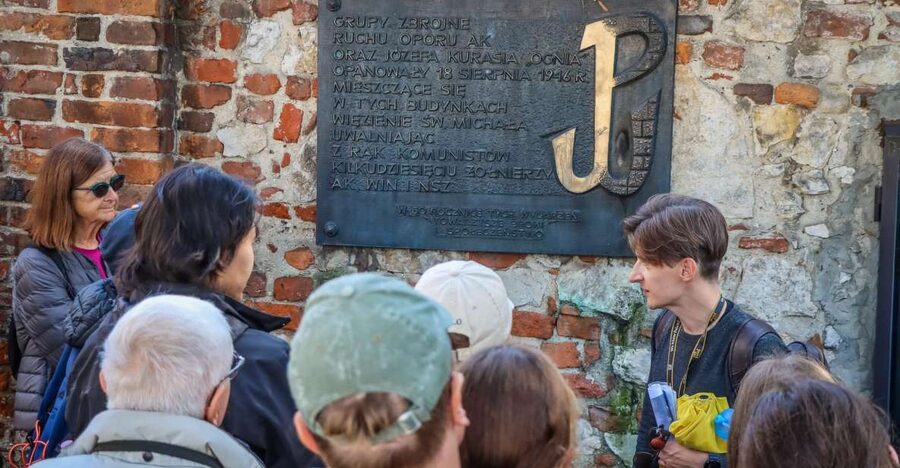 World War II in Krakow Walking Tour in English - Where you start at Triangle Square by Wawel Hill