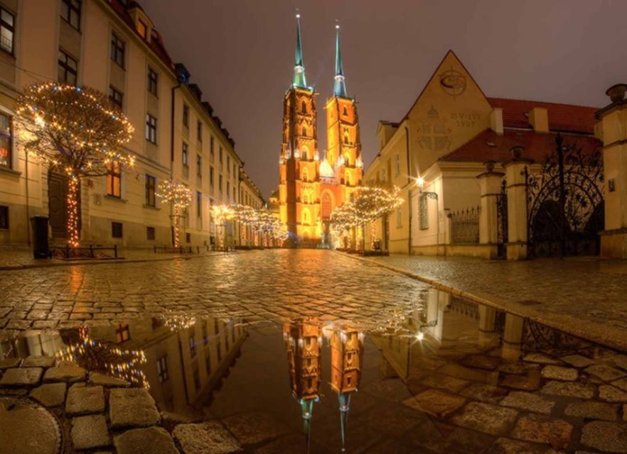 Wroclaw: 2-Hour Mysterious Walking Night Tour - Plac Solny for 10 minutes of Old Town grounding