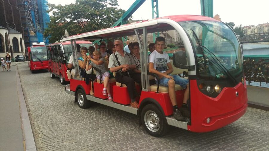 Wroclaw: 2-Hour Private Electric Bus Tour with Guide or Tape - A short walk with big meaning: shoe bridge and St. Mary Magdalene legends