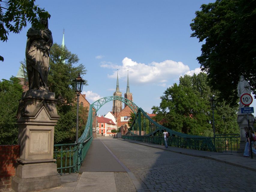 Wroclaw: 2-Hour Private Electric Bus Tour with Guide or Tape - Plac Solny and the Market Square loop, starting with flowers and stories