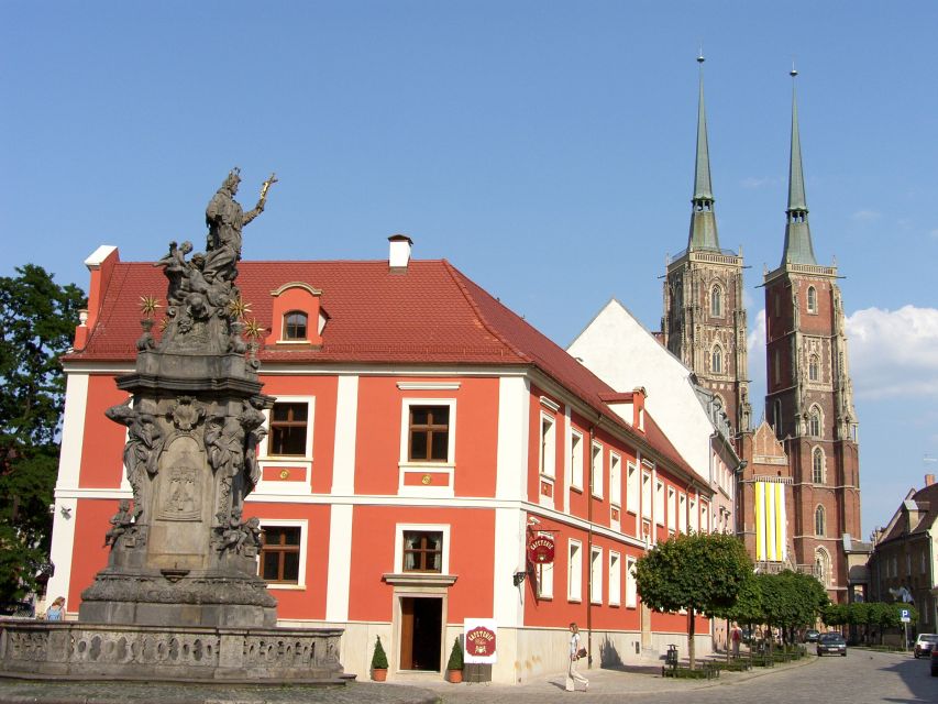 Wroclaw: 2-Hour Private Electric Bus Tour with Guide or Tape - Oder Promenade and Ostrów Tumski, where the city opens up