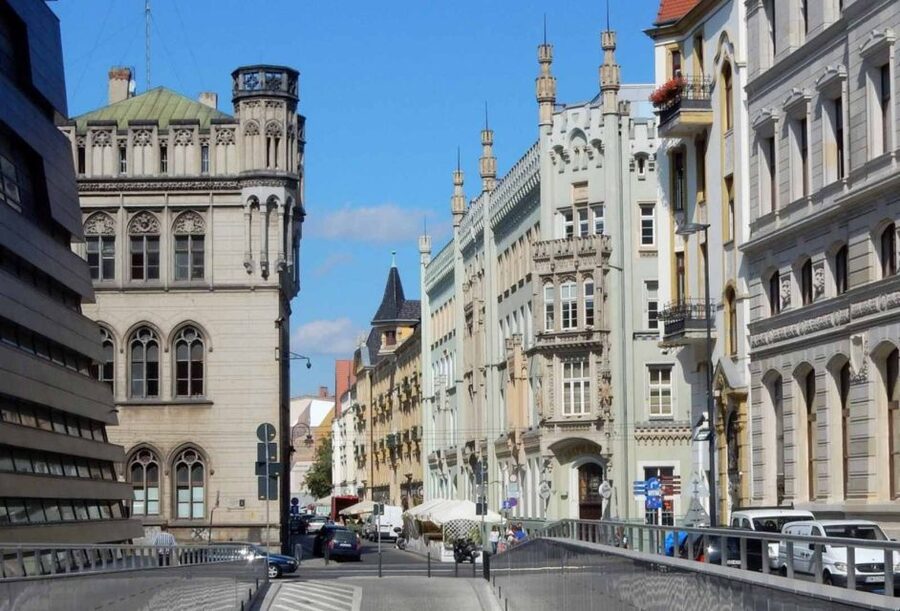 Wrocław: Boat Cruise with licensed guide only for your group - Who this Wrocław private Oder cruise is best for