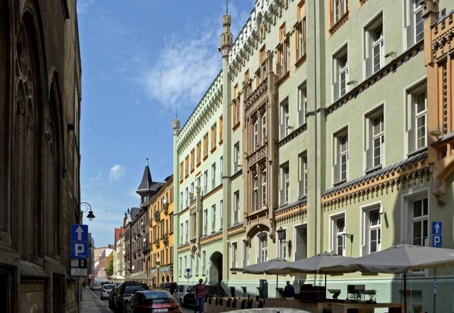 Wrocław: Boat Cruise with licensed guide only for your group - Accessibility and comfort: heated or air-conditioned, plus wheelchair access