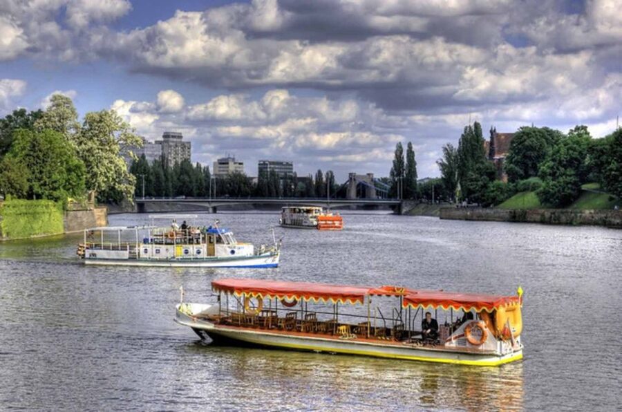 Wrocław: city walk with a professional guide and cruise - Walking Wrocław the Right Way, on Rynek and Beyond