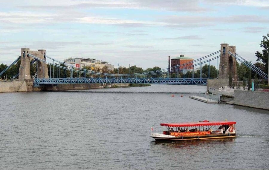 Wrocław: city walk with a professional guide and cruise - Old Butchers’ Street and the Copper Monument for Slaughtered Animals